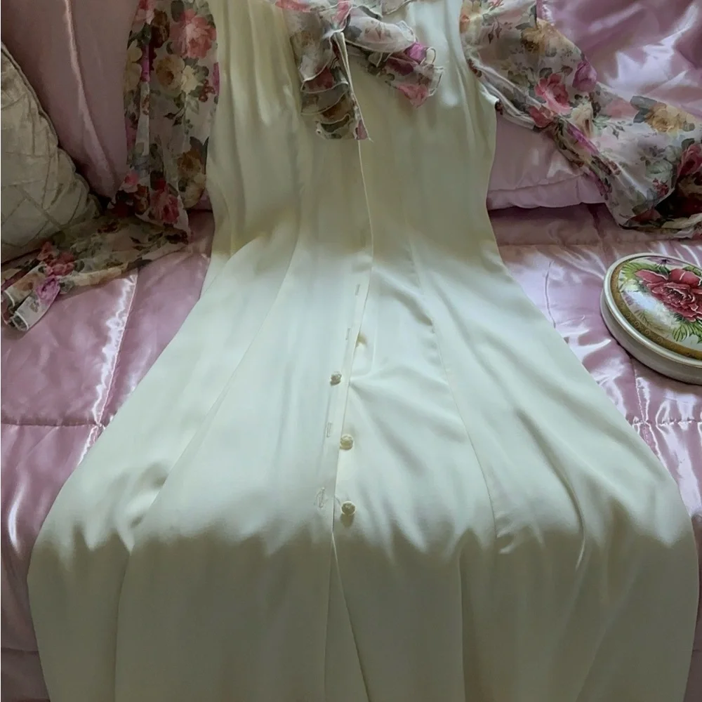 Paris Sport Club elegant ivory